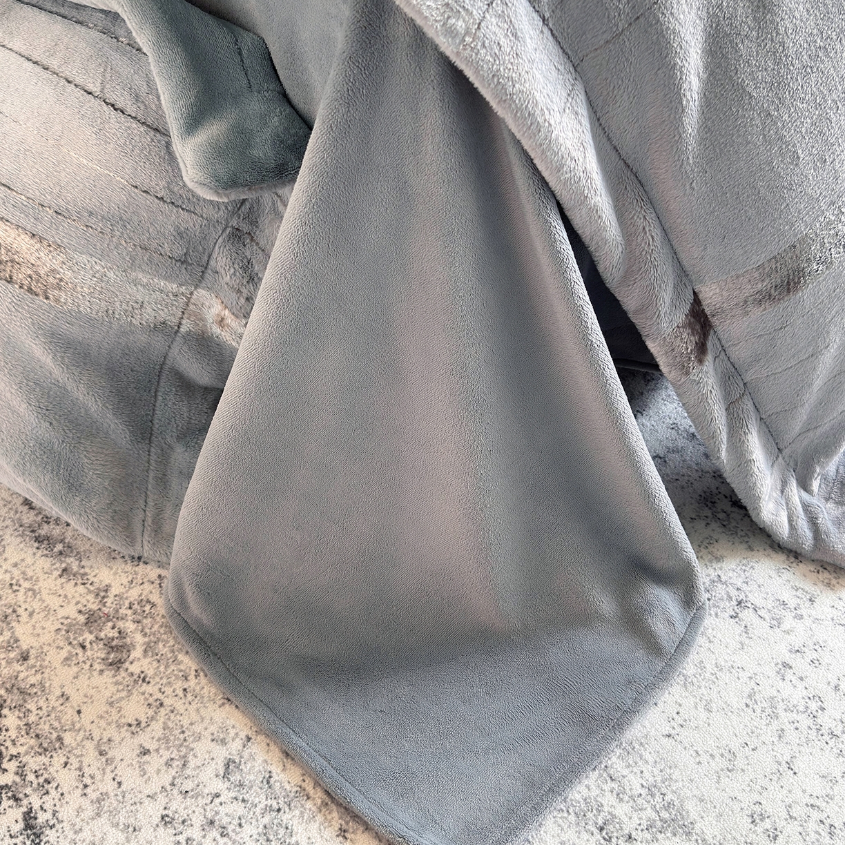 91家纺网 家纺一手货源 找家纺 奥汀洛家纺 2025新款高克重托卡斯雪貂绒牛奶绒四件套-瑞拉系列 瑞拉-灰