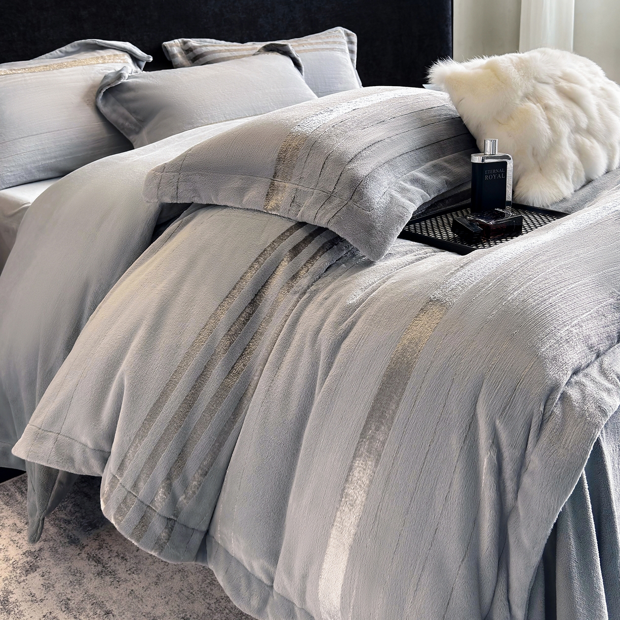 91家纺网 家纺一手货源 找家纺 奥汀洛家纺 2025新款高克重托卡斯雪貂绒牛奶绒四件套-瑞拉系列 瑞拉-灰