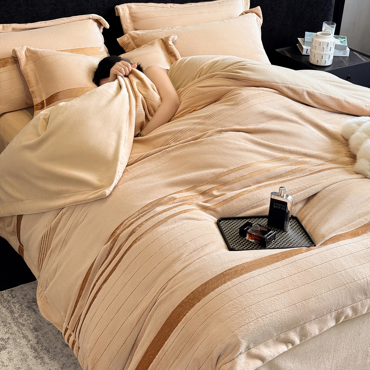 91家纺网 家纺一手货源 找家纺 奥汀洛家纺 2025新款高克重托卡斯雪貂绒牛奶绒四件套-瑞拉系列 瑞拉-驼