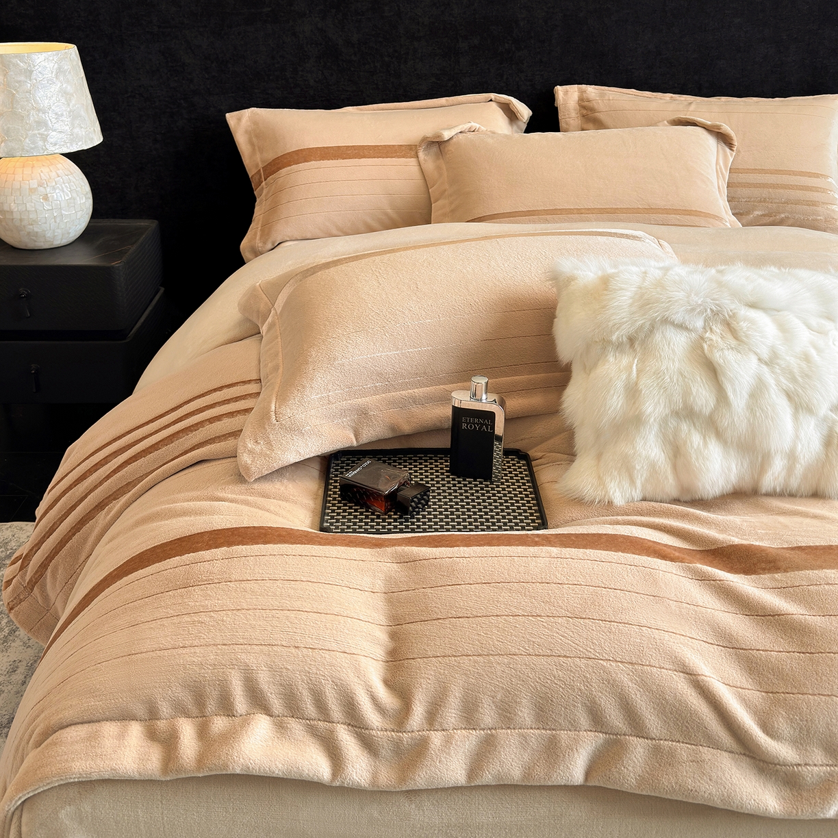 91家纺网 家纺一手货源 找家纺 奥汀洛家纺 2025新款高克重托卡斯雪貂绒牛奶绒四件套-瑞拉系列 瑞拉-驼