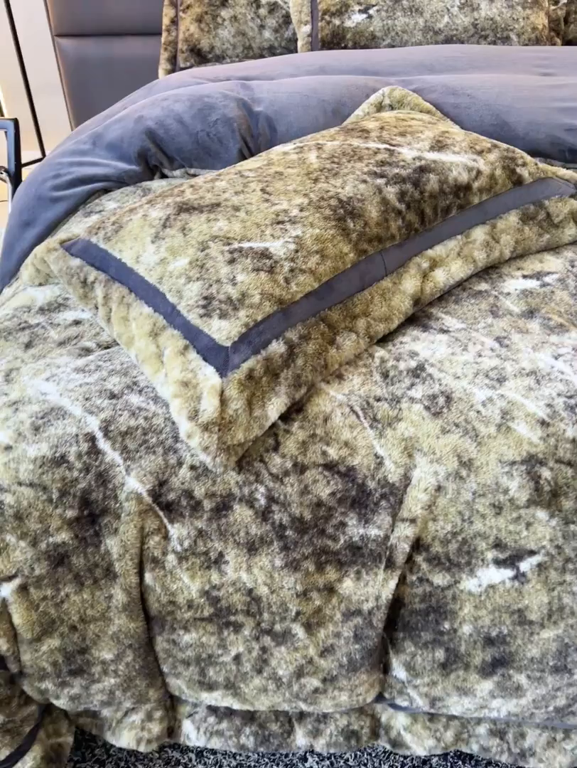 91家纺网 家纺一手货源 找家纺 极简 2025新款兔毛绒牛奶绒宽边四件套 芙洛-蓝