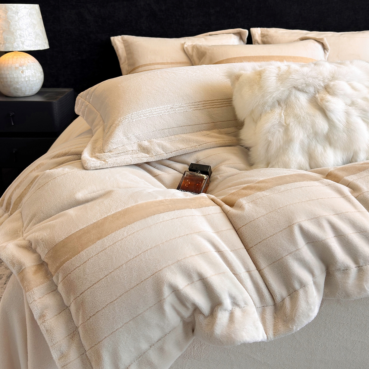 91家纺网 家纺一手货源 找家纺 奥汀洛家纺 2025新款高克重托卡斯雪貂绒牛奶绒四件套-瑞拉系列 瑞拉-米