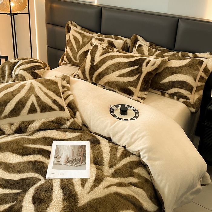 91家纺网 家纺一手货源 找家纺 极简 2025新款兔毛绒牛奶绒宽边四件套 阿尔瓦罗-咖