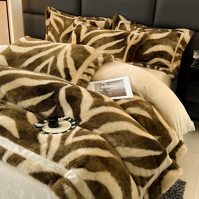 91家纺网 家纺一手货源 找家纺 极简 2025新款兔毛绒牛奶绒宽边四件套 阿尔瓦罗-咖