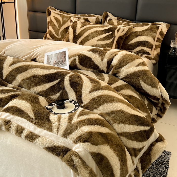 91家纺网 家纺一手货源 找家纺 极简 2025新款兔毛绒牛奶绒宽边四件套 阿尔瓦罗-咖