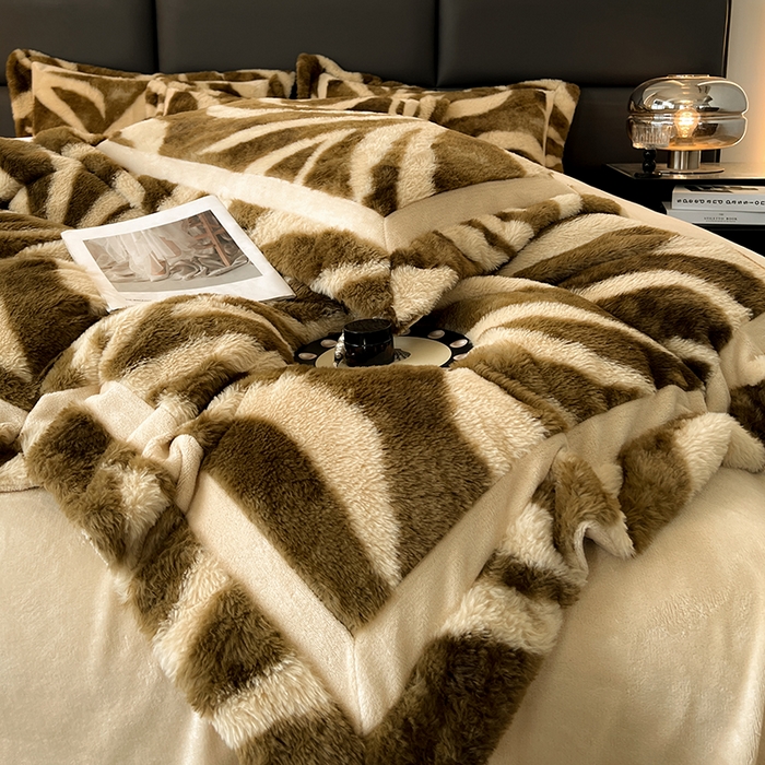 91家纺网 家纺一手货源 找家纺 极简 2025新款兔毛绒牛奶绒宽边四件套 阿尔瓦罗-咖