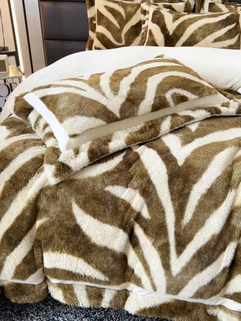 91家纺网 家纺一手货源 找家纺 极简 2025新款兔毛绒牛奶绒宽边四件套 阿尔瓦罗-咖