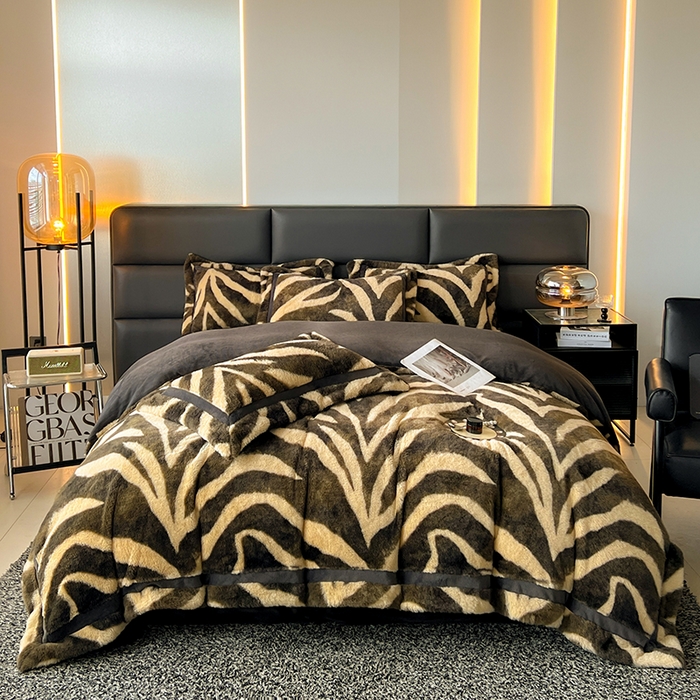 91家纺网 家纺一手货源 找家纺 极简 2025新款兔毛绒牛奶绒宽边四件套 阿尔瓦罗-蓝