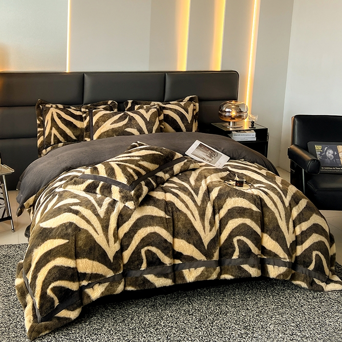 91家纺网 家纺一手货源 找家纺 极简 2025新款兔毛绒牛奶绒宽边四件套 阿尔瓦罗-蓝