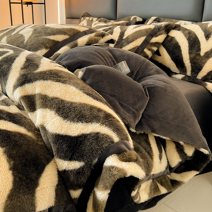 91家纺网 家纺一手货源 找家纺 极简 2025新款兔毛绒牛奶绒宽边四件套 阿尔瓦罗-蓝