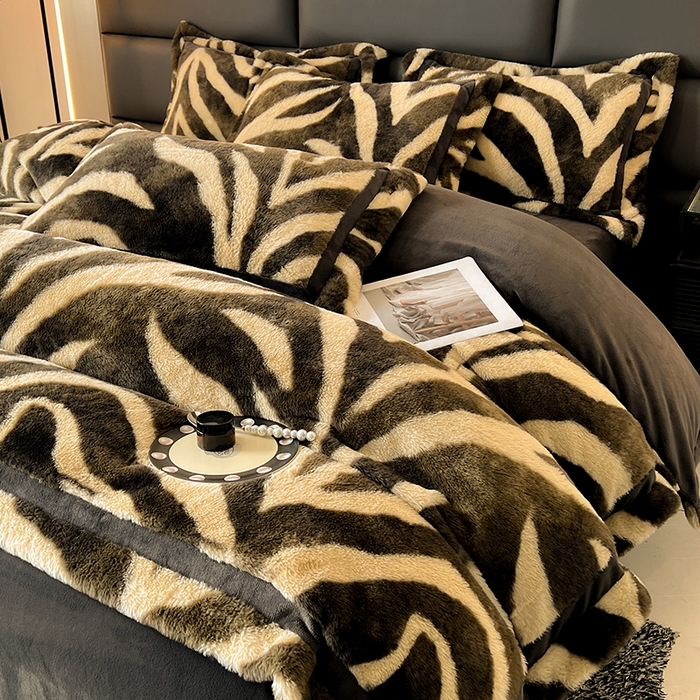 91家纺网 家纺一手货源 找家纺 极简 2025新款兔毛绒牛奶绒宽边四件套 阿尔瓦罗-蓝