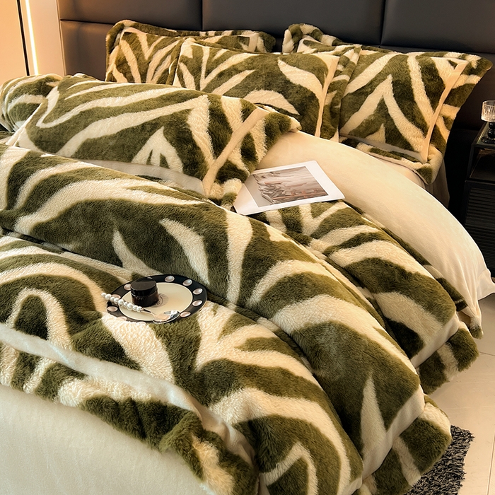 91家纺网 家纺一手货源 找家纺 极简 2025新款兔毛绒牛奶绒宽边四件套 阿尔瓦罗-绿