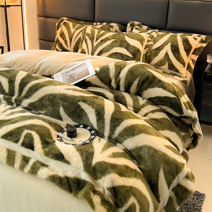 91家纺网 家纺一手货源 找家纺 极简 2025新款兔毛绒牛奶绒宽边四件套 阿尔瓦罗-绿