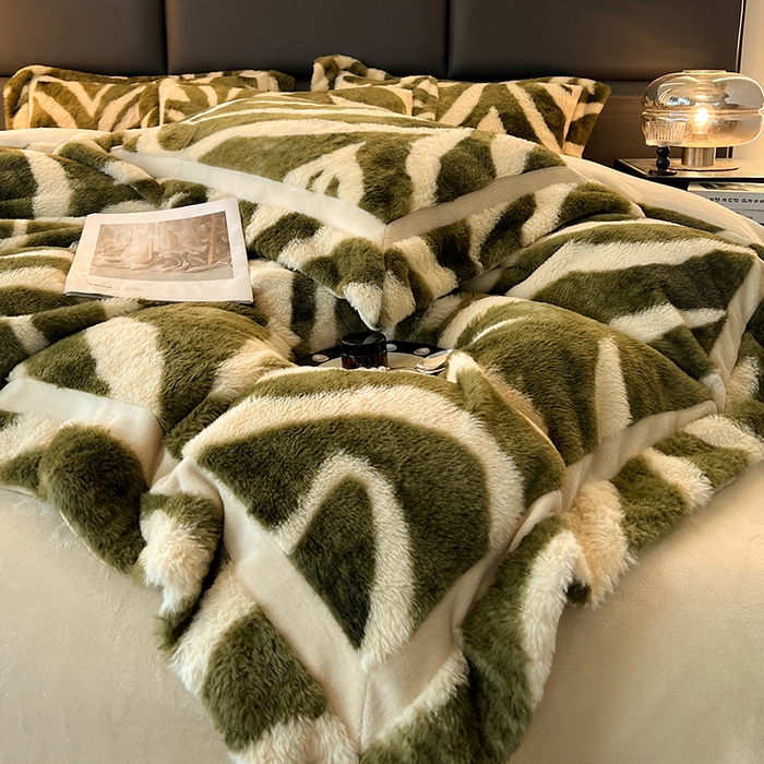 91家纺网 家纺一手货源 找家纺 极简 2025新款兔毛绒牛奶绒宽边四件套 阿尔瓦罗-绿