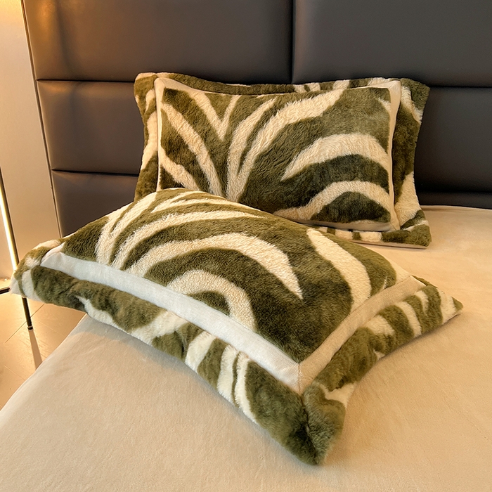 91家纺网 家纺一手货源 找家纺 极简 2025新款兔毛绒牛奶绒宽边四件套 阿尔瓦罗-绿