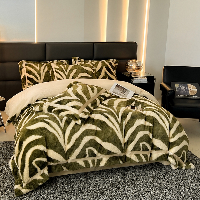 91家纺网 家纺一手货源 找家纺 极简 2025新款兔毛绒牛奶绒宽边四件套 阿尔瓦罗-绿