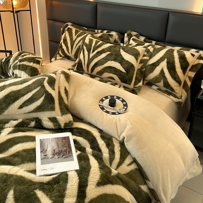 91家纺网 家纺一手货源 找家纺 极简 2025新款兔毛绒牛奶绒宽边四件套 阿尔瓦罗-绿