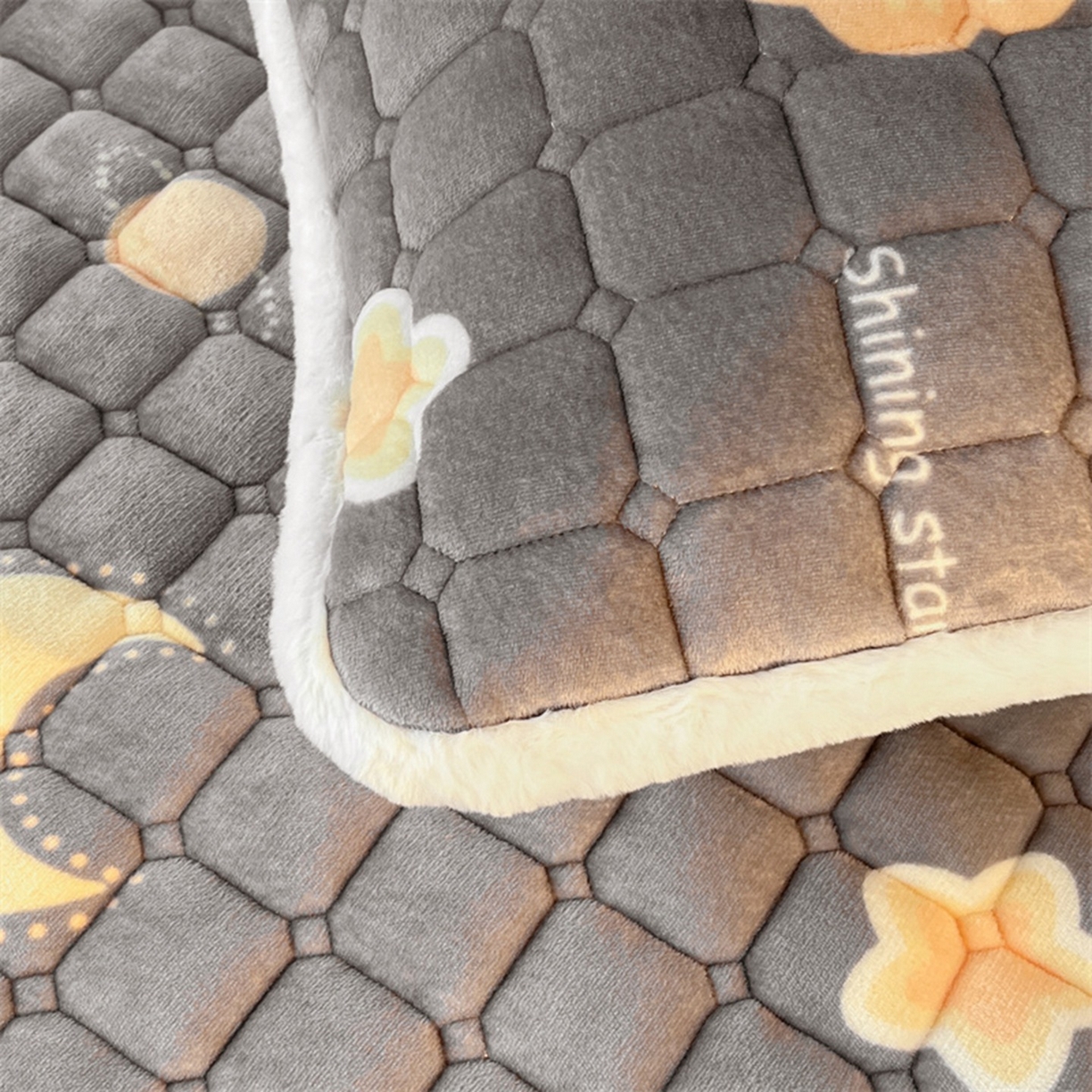 91家纺网 家纺一手货源 找家纺 （总）喜居 2025新款印花牛奶绒夹棉床褥垫床垫子褥子