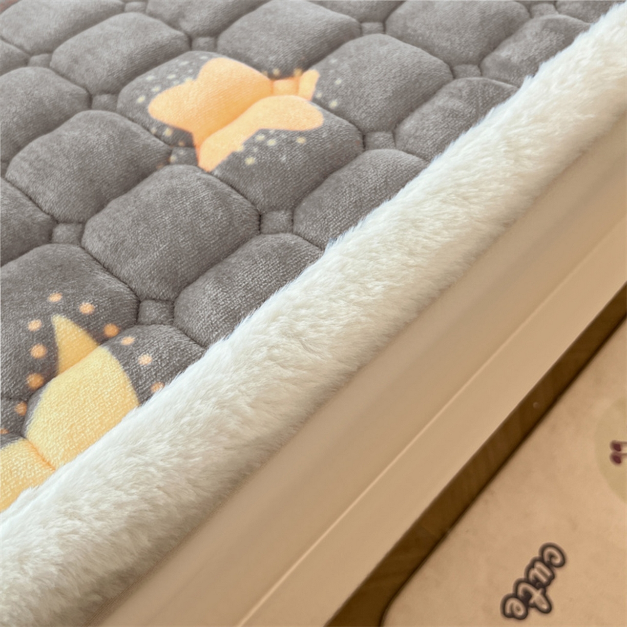 91家纺网 家纺一手货源 找家纺 （总）喜居 2025新款印花牛奶绒夹棉床褥垫床垫子褥子