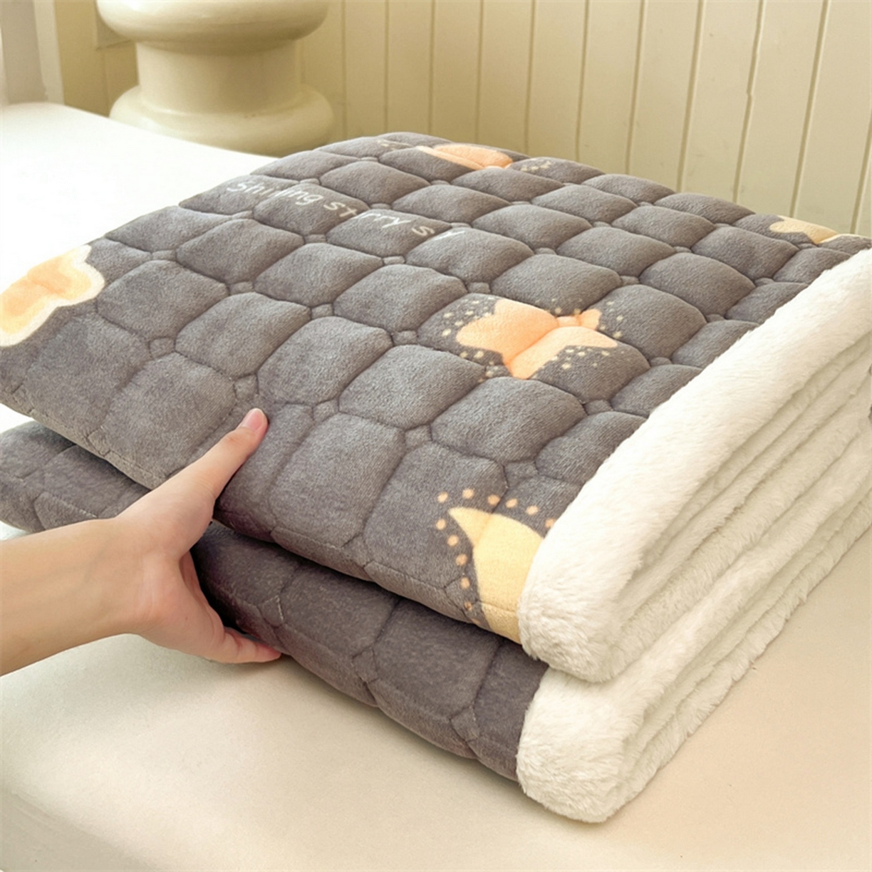 91家纺网 家纺一手货源 找家纺 （总）喜居 2025新款印花牛奶绒夹棉床褥垫床垫子褥子