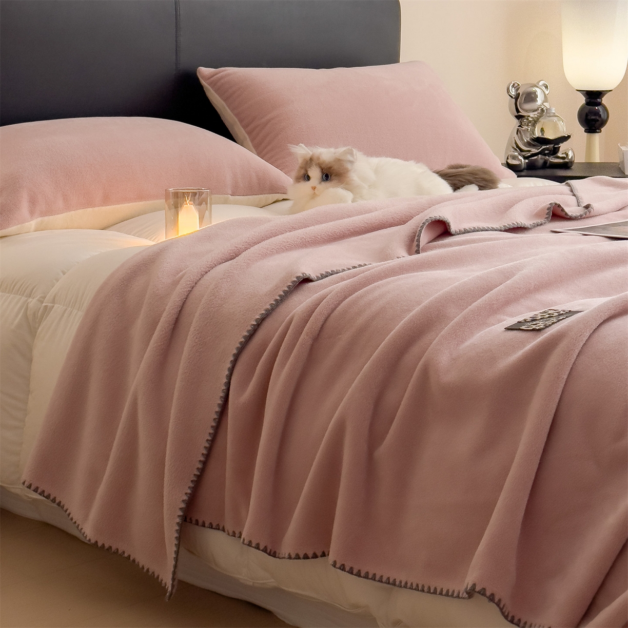 91家纺网 家纺一手货源 找家纺 丝幔家纺 2025新款A类羊棉绒原创设计毛毯系列 粉色