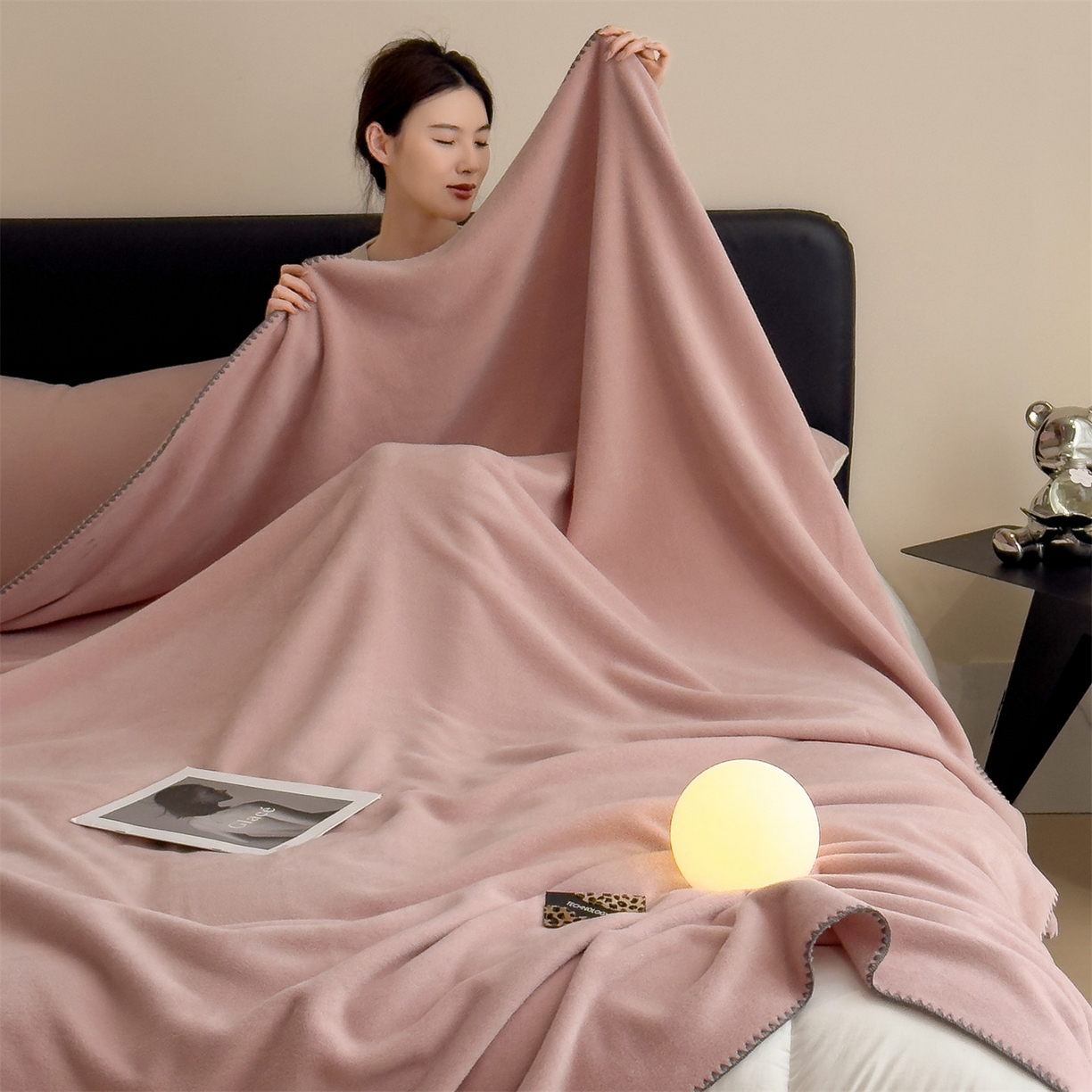 91家纺网 家纺一手货源 找家纺 丝幔家纺 2025新款A类羊棉绒原创设计毛毯系列 粉色