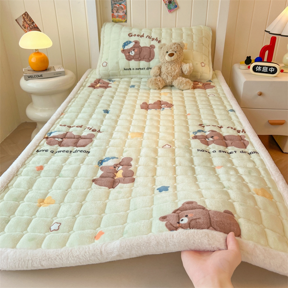 91家纺网 家纺一手货源 找家纺 喜居 2025新款印花牛奶绒夹棉床褥垫床垫子褥子 安睡熊