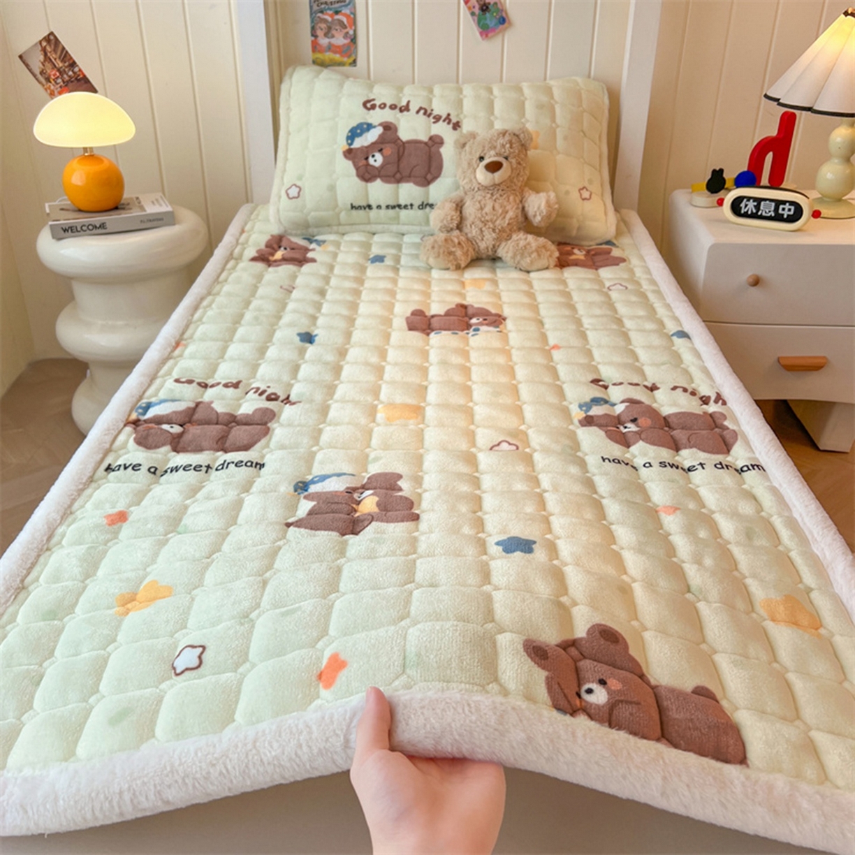 91家纺网 家纺一手货源 找家纺 喜居 2025新款印花牛奶绒夹棉床褥垫床垫子褥子 安睡熊