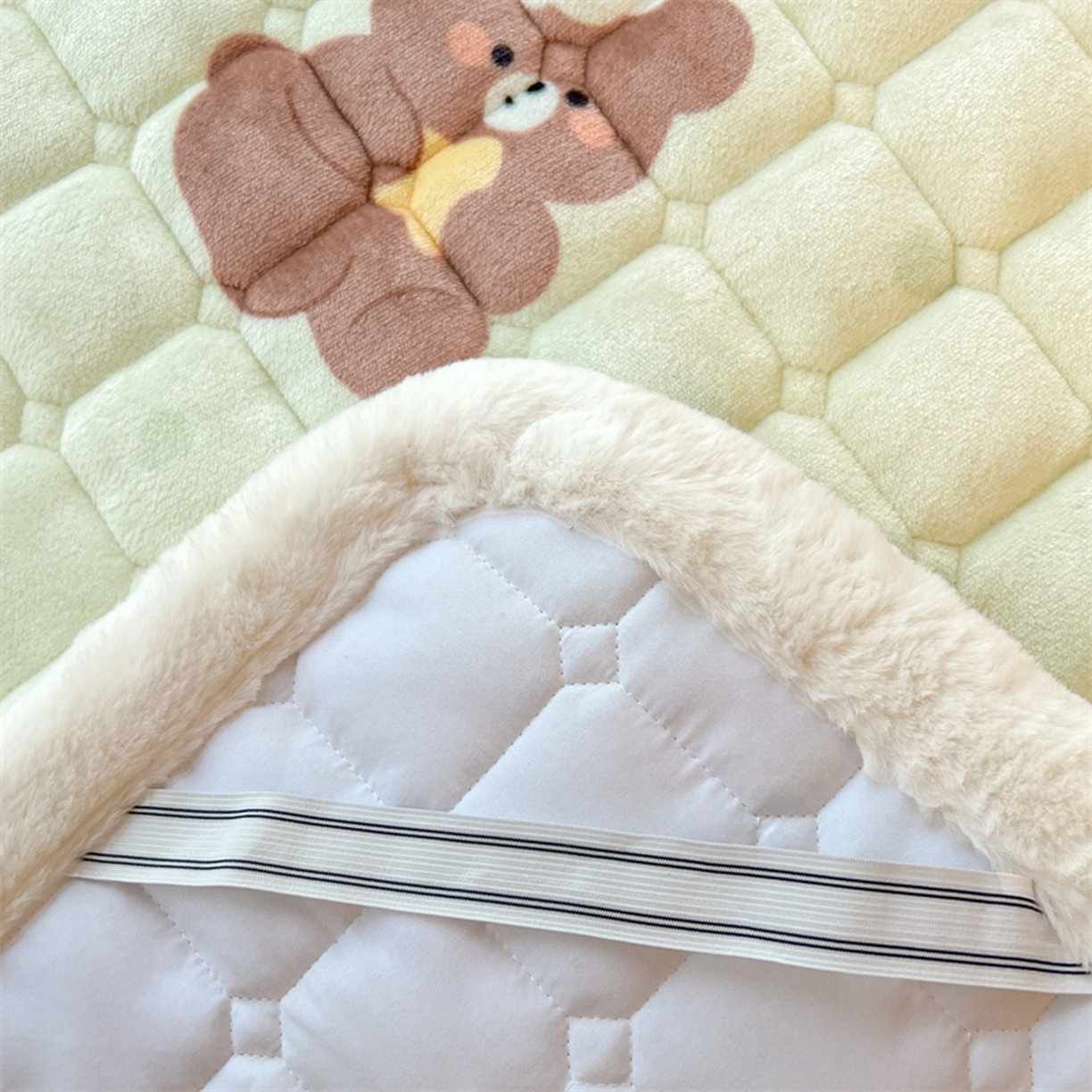 91家纺网 家纺一手货源 找家纺 喜居 2025新款印花牛奶绒夹棉床褥垫床垫子褥子 安睡熊