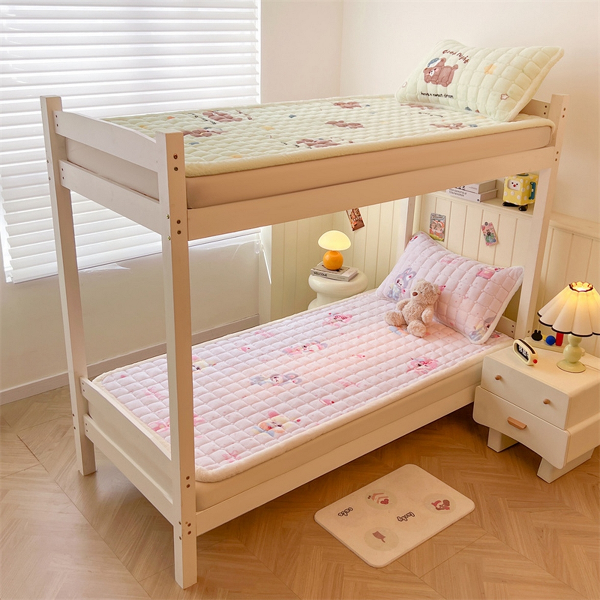 91家纺网 家纺一手货源 找家纺 喜居 2025新款印花牛奶绒夹棉床褥垫床垫子褥子 安睡熊