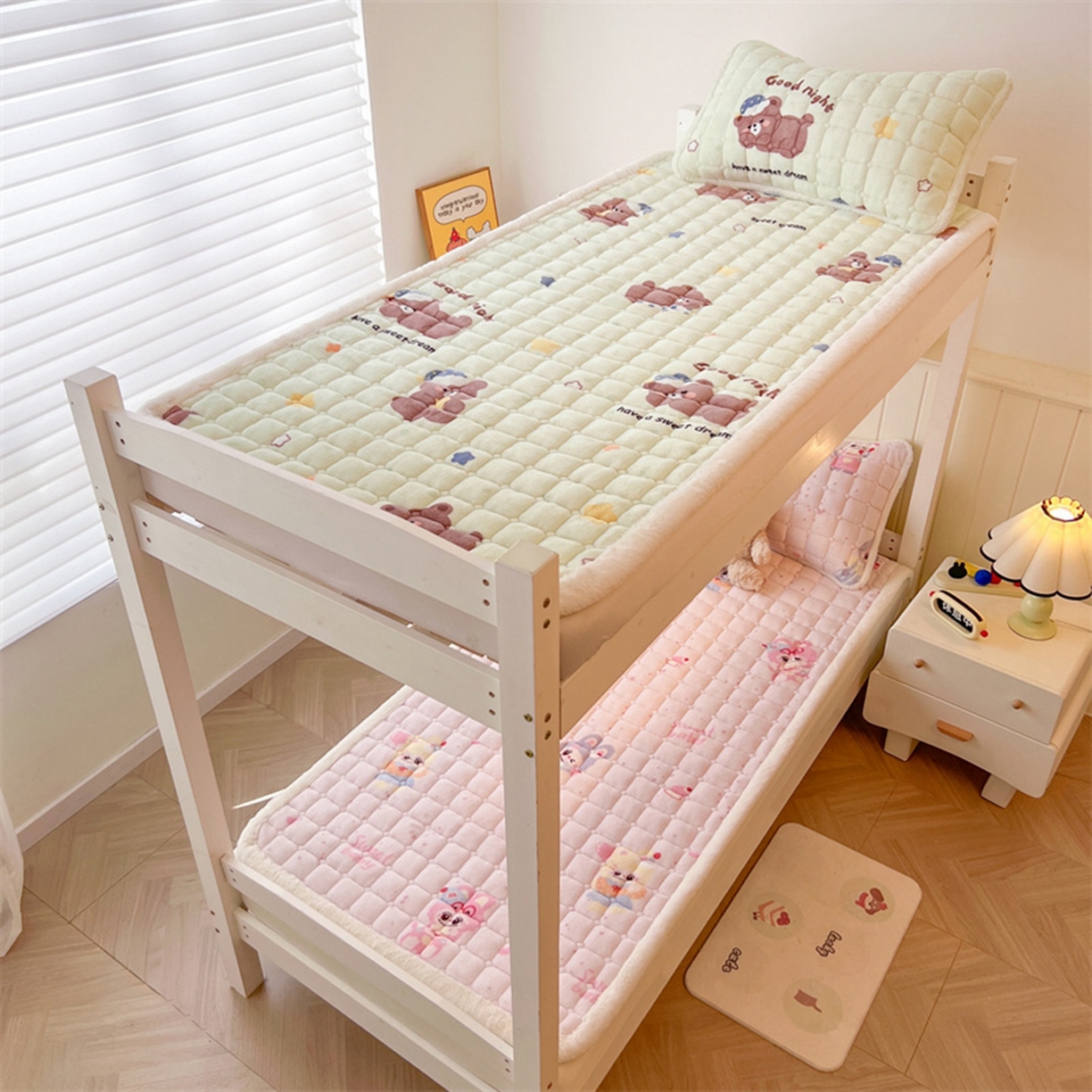 91家纺网 家纺一手货源 找家纺 喜居 2025新款印花牛奶绒夹棉床褥垫床垫子褥子 安睡熊