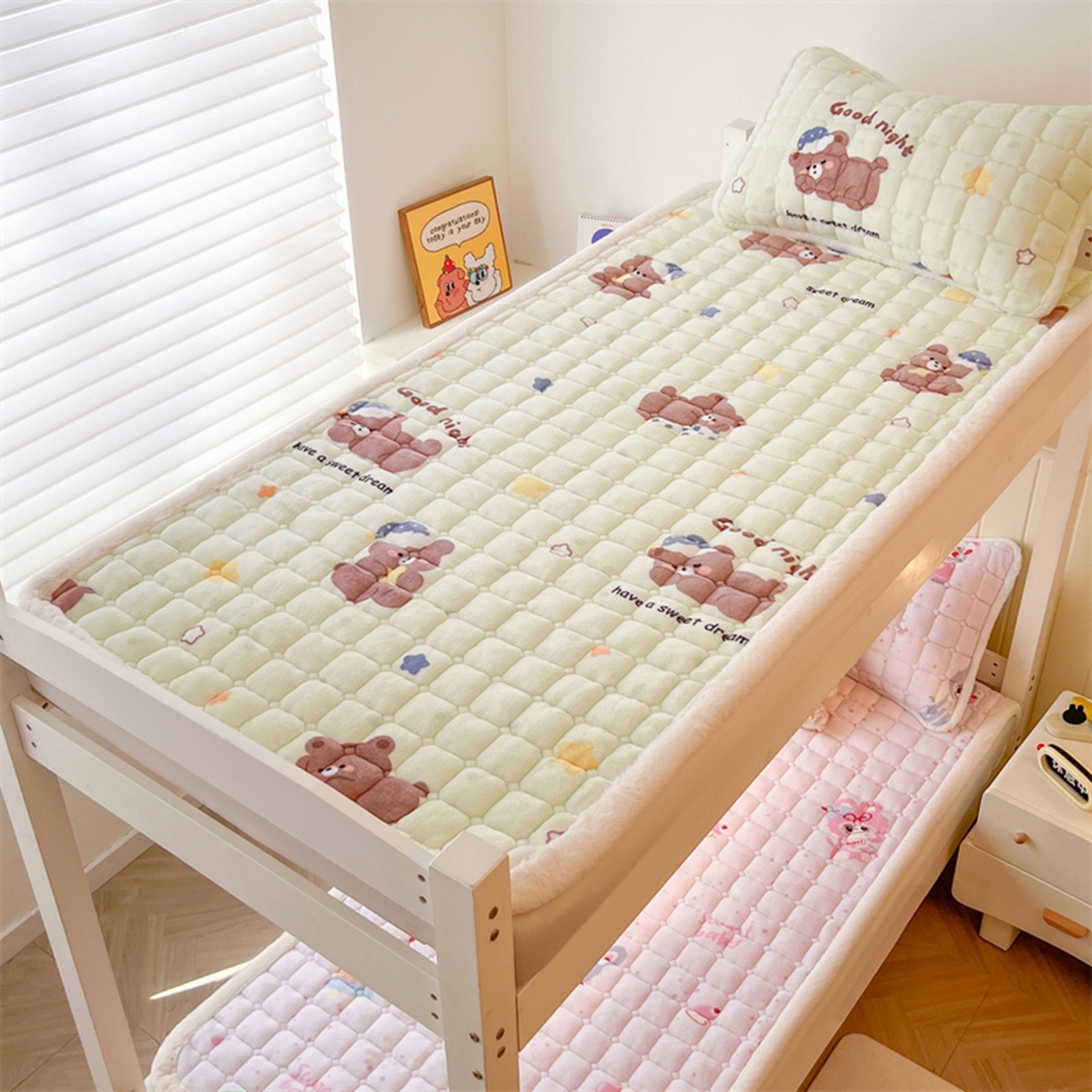 91家纺网 家纺一手货源 找家纺 喜居 2025新款印花牛奶绒夹棉床褥垫床垫子褥子 安睡熊