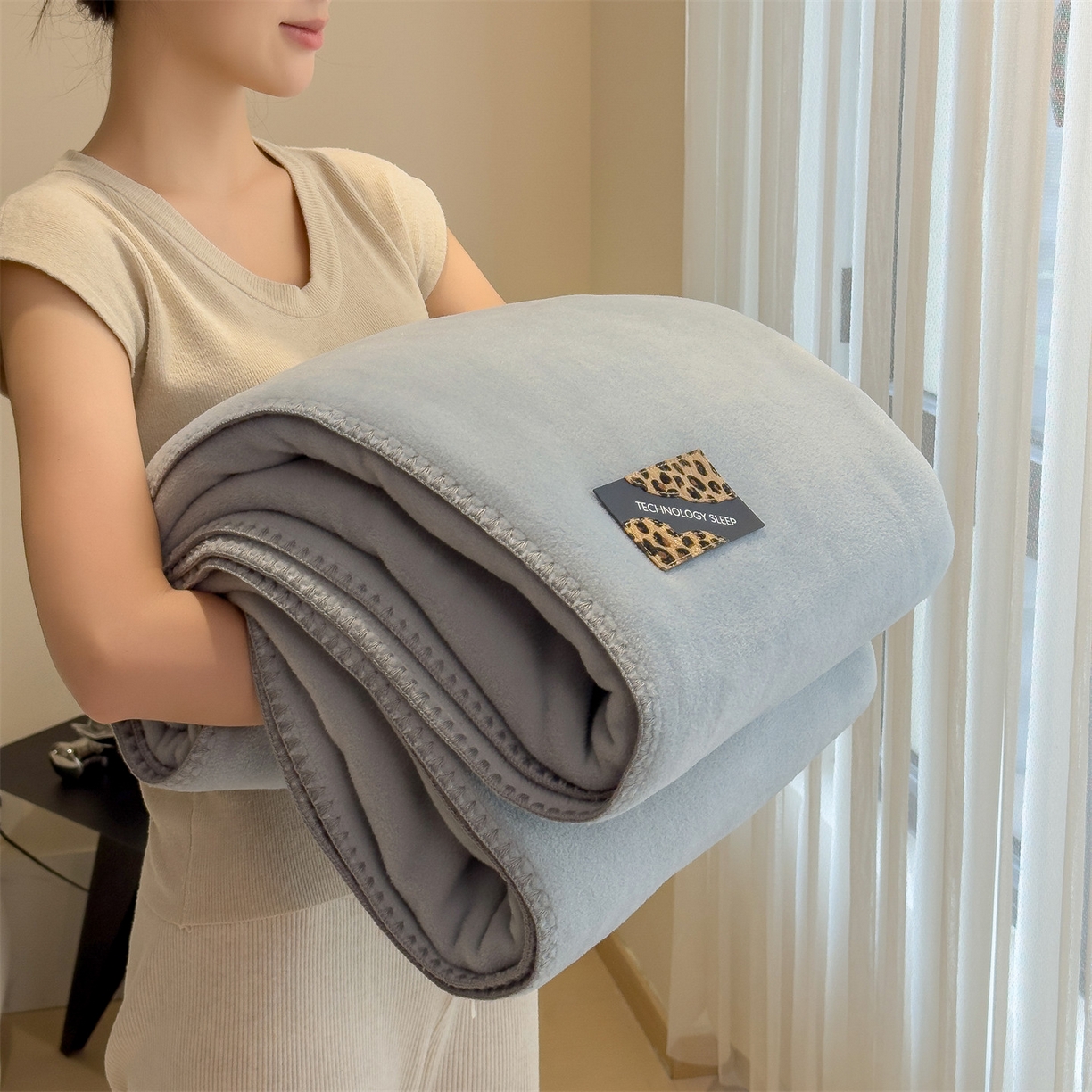 91家纺网 家纺一手货源 找家纺 丝幔家纺 2025新款A类羊棉绒原创设计毛毯系列 湖蓝