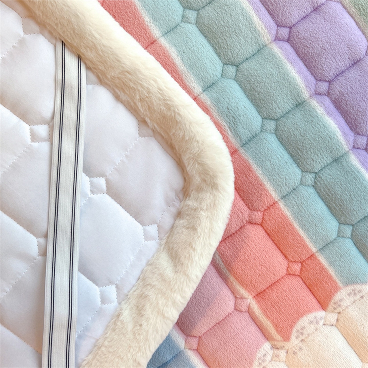 91家纺网 家纺一手货源 找家纺 喜居 2025新款印花牛奶绒夹棉床褥垫床垫子褥子 彩虹郁金香