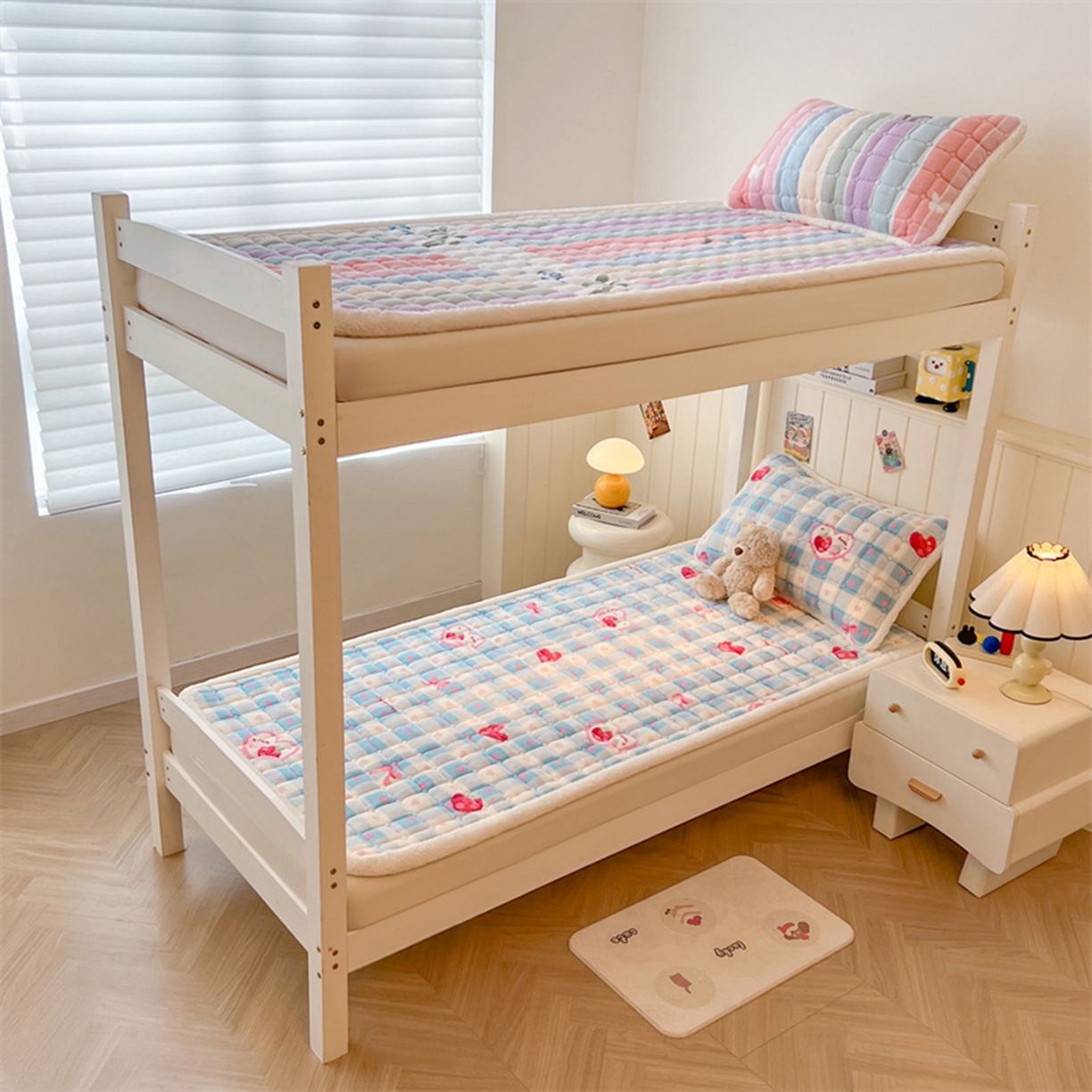 91家纺网 家纺一手货源 找家纺 喜居 2025新款印花牛奶绒夹棉床褥垫床垫子褥子 彩虹郁金香