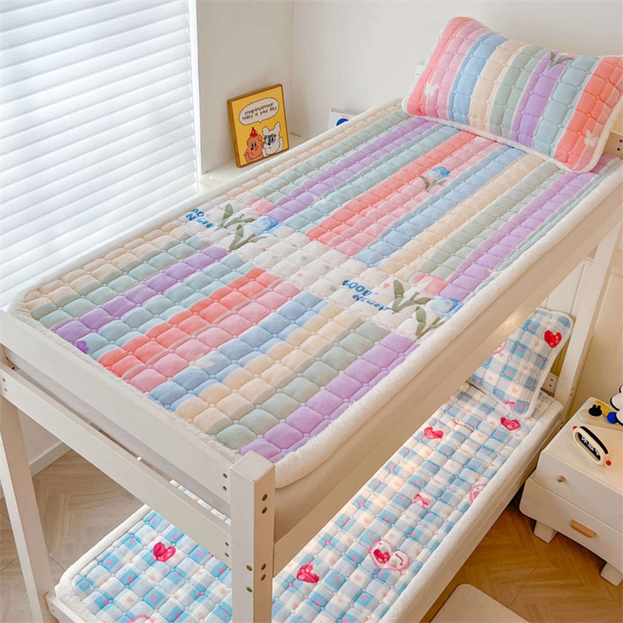 91家纺网 家纺一手货源 找家纺 喜居 2025新款印花牛奶绒夹棉床褥垫床垫子褥子 彩虹郁金香