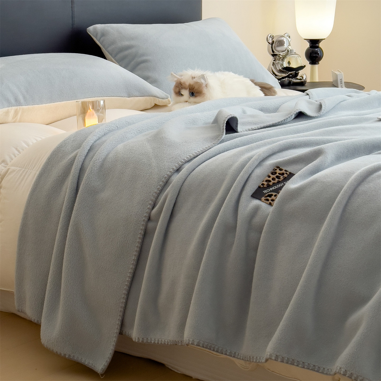 91家纺网 家纺一手货源 找家纺 丝幔家纺 2025新款A类羊棉绒原创设计毛毯系列 湖蓝