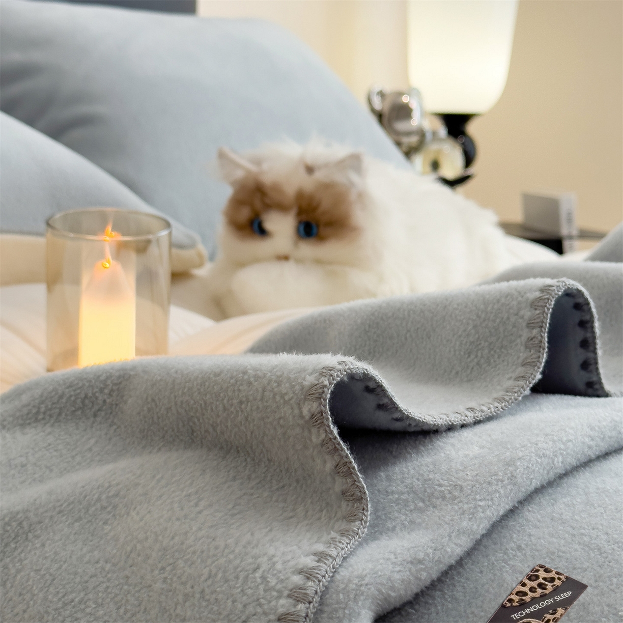 91家纺网 家纺一手货源 找家纺 丝幔家纺 2025新款A类羊棉绒原创设计毛毯系列 湖蓝