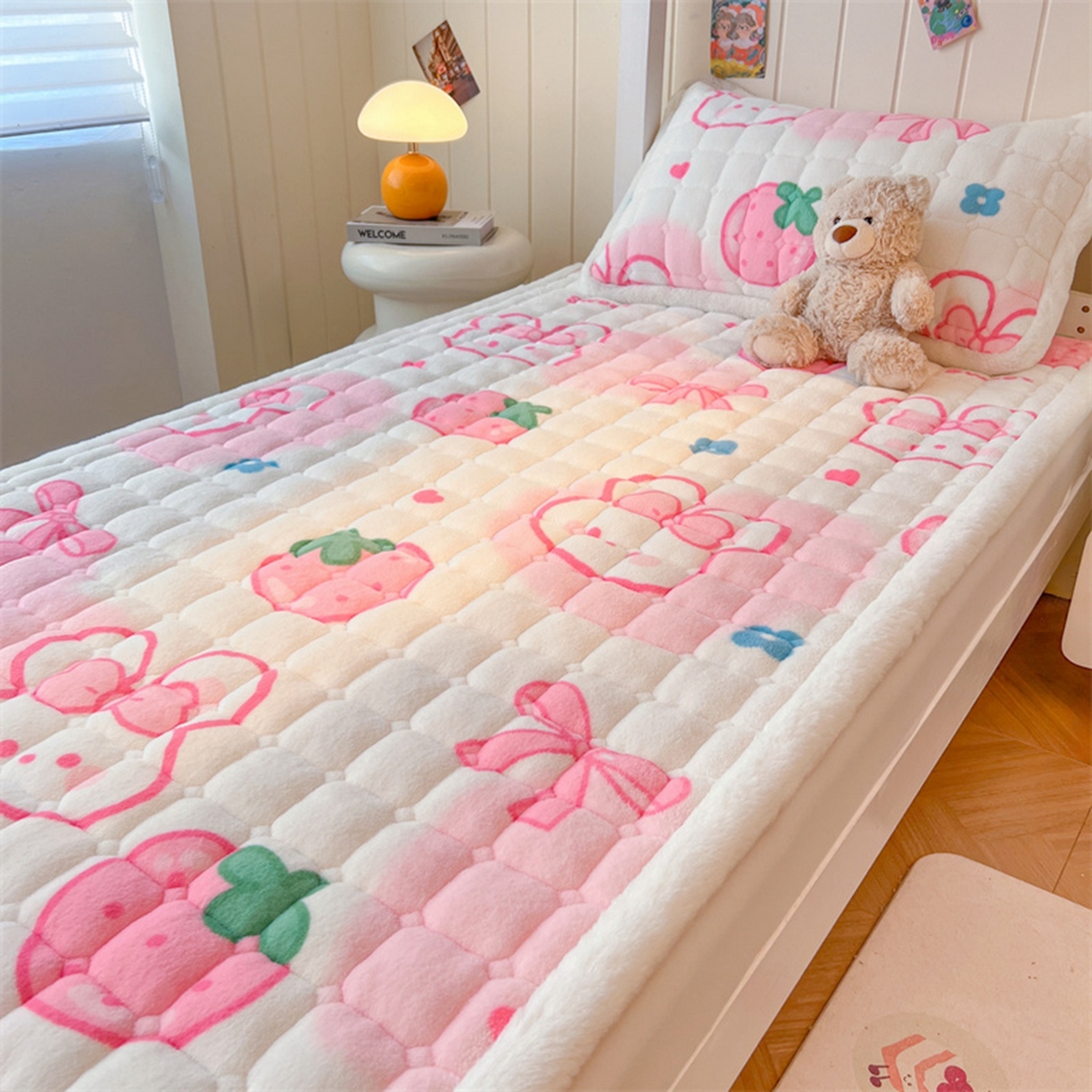 91家纺网 家纺一手货源 找家纺 喜居 2025新款印花牛奶绒夹棉床褥垫床垫子褥子 草莓小兔