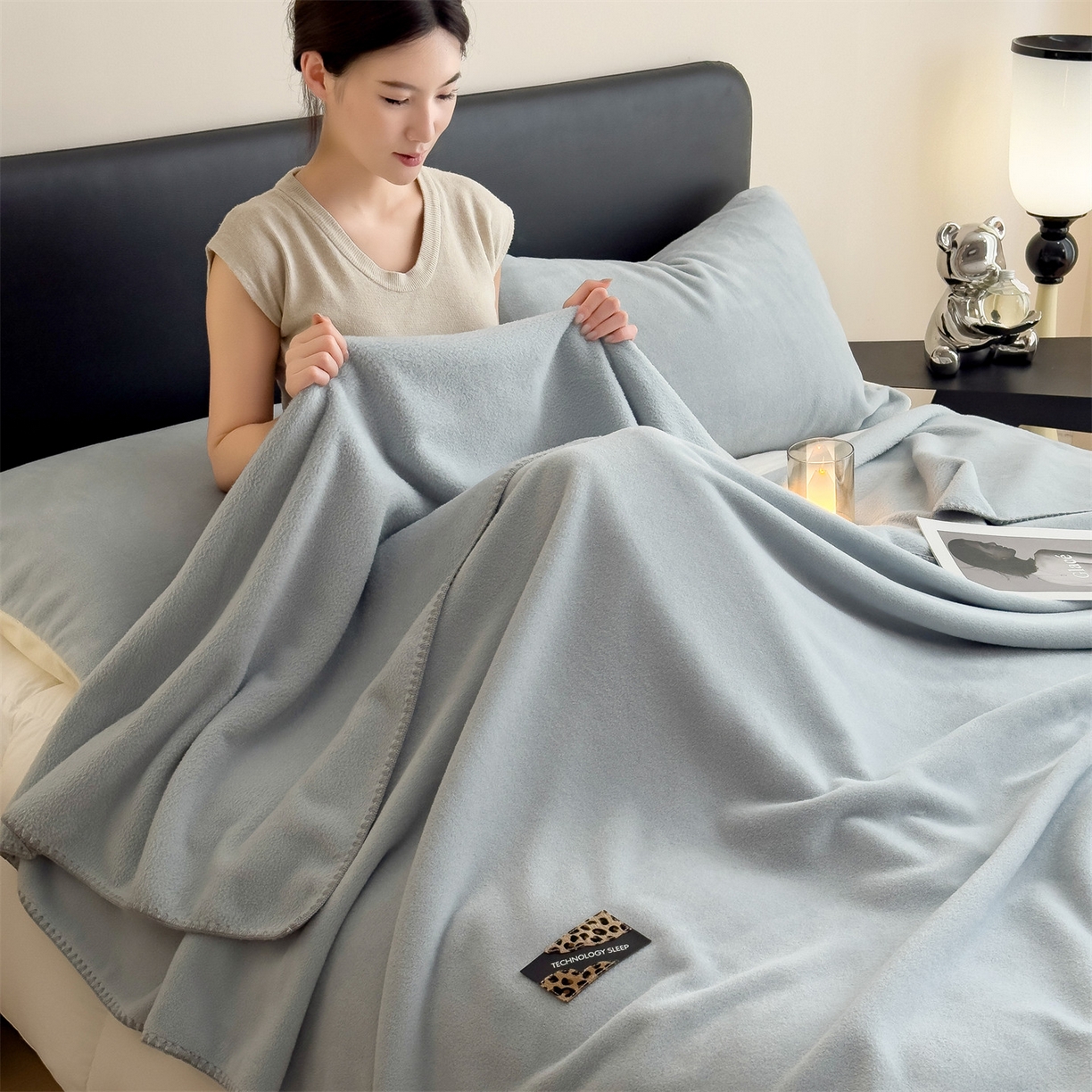 91家纺网 家纺一手货源 找家纺 丝幔家纺 2025新款A类羊棉绒原创设计毛毯系列 湖蓝