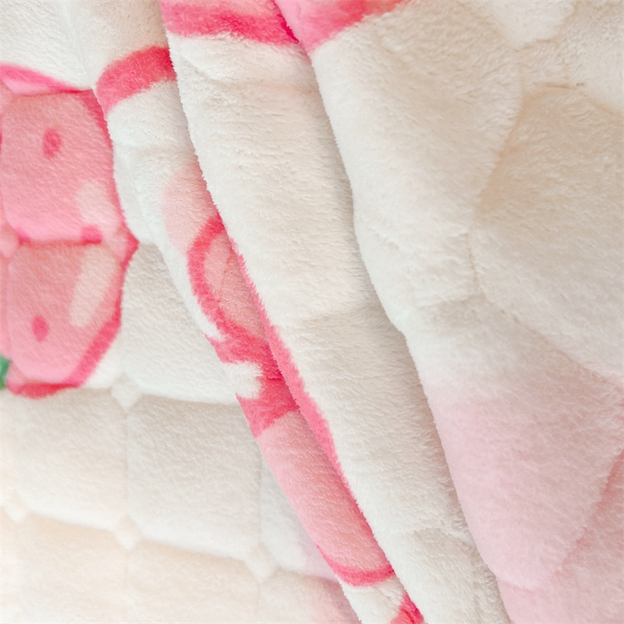 91家纺网 家纺一手货源 找家纺 喜居 2025新款印花牛奶绒夹棉床褥垫床垫子褥子 草莓小兔