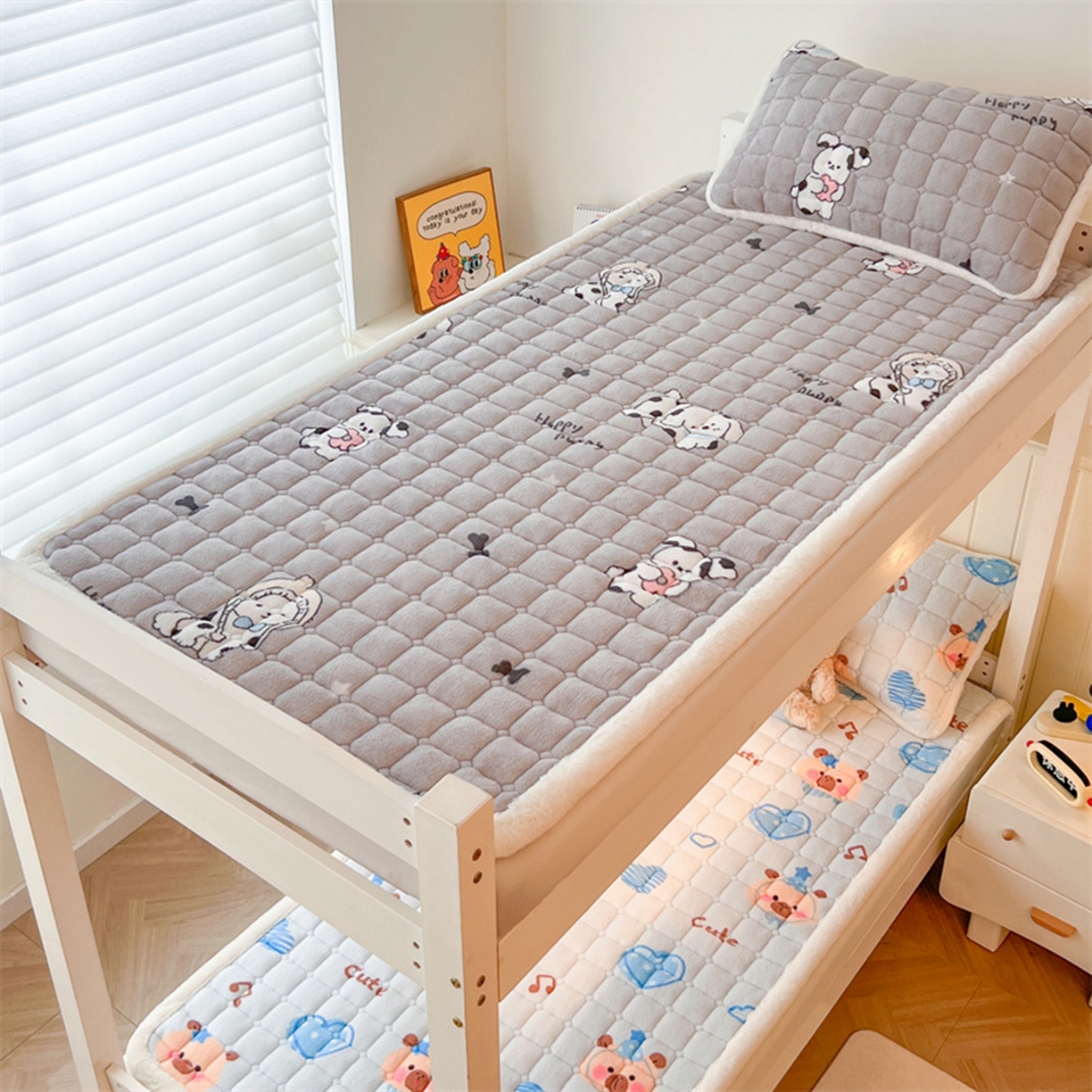 91家纺网 家纺一手货源 找家纺 喜居 2025新款印花牛奶绒夹棉床褥垫床垫子褥子 调皮点点