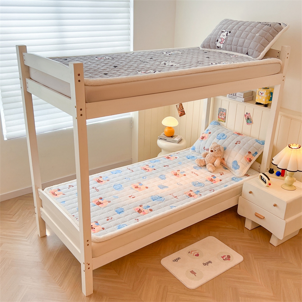 91家纺网 家纺一手货源 找家纺 喜居 2025新款印花牛奶绒夹棉床褥垫床垫子褥子 调皮点点