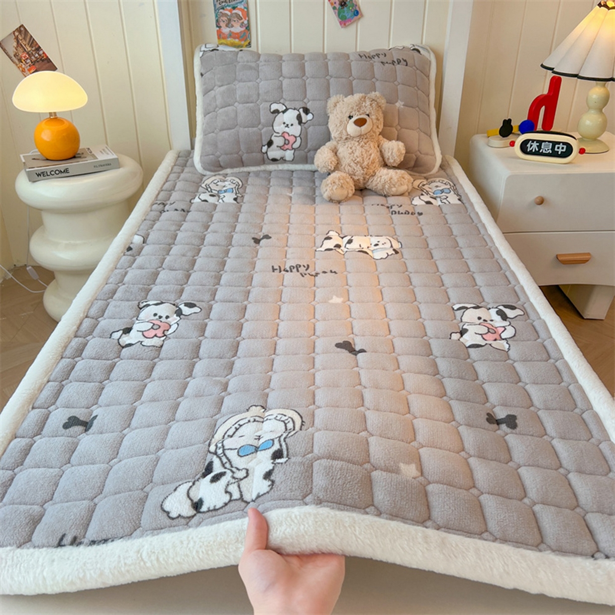 91家纺网 家纺一手货源 找家纺 喜居 2025新款印花牛奶绒夹棉床褥垫床垫子褥子 调皮点点