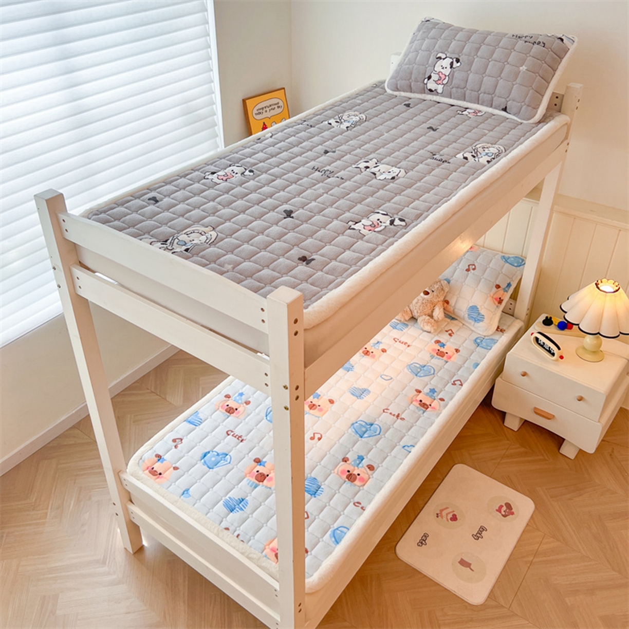 91家纺网 家纺一手货源 找家纺 喜居 2025新款印花牛奶绒夹棉床褥垫床垫子褥子 调皮点点