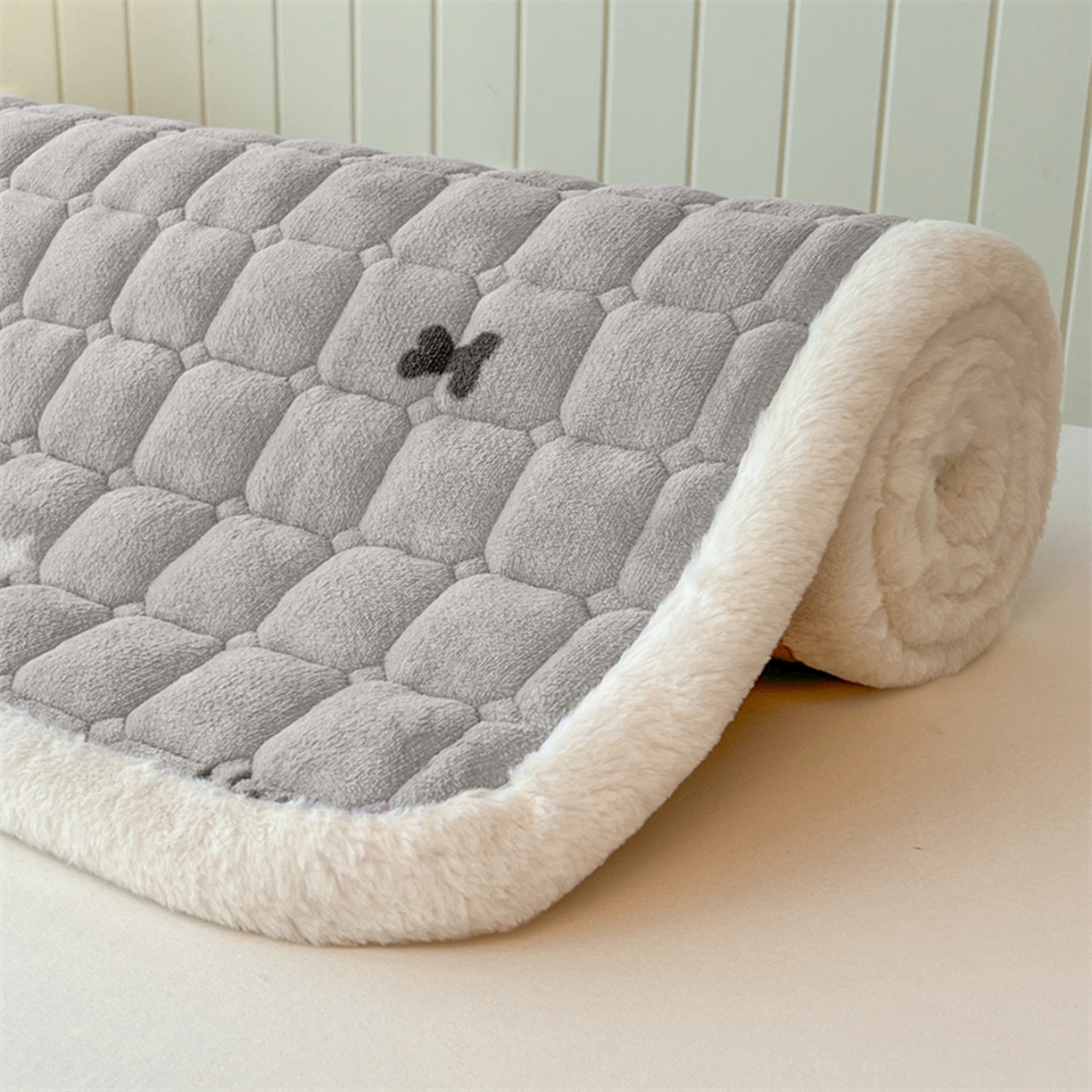 91家纺网 家纺一手货源 找家纺 喜居 2025新款印花牛奶绒夹棉床褥垫床垫子褥子 调皮点点