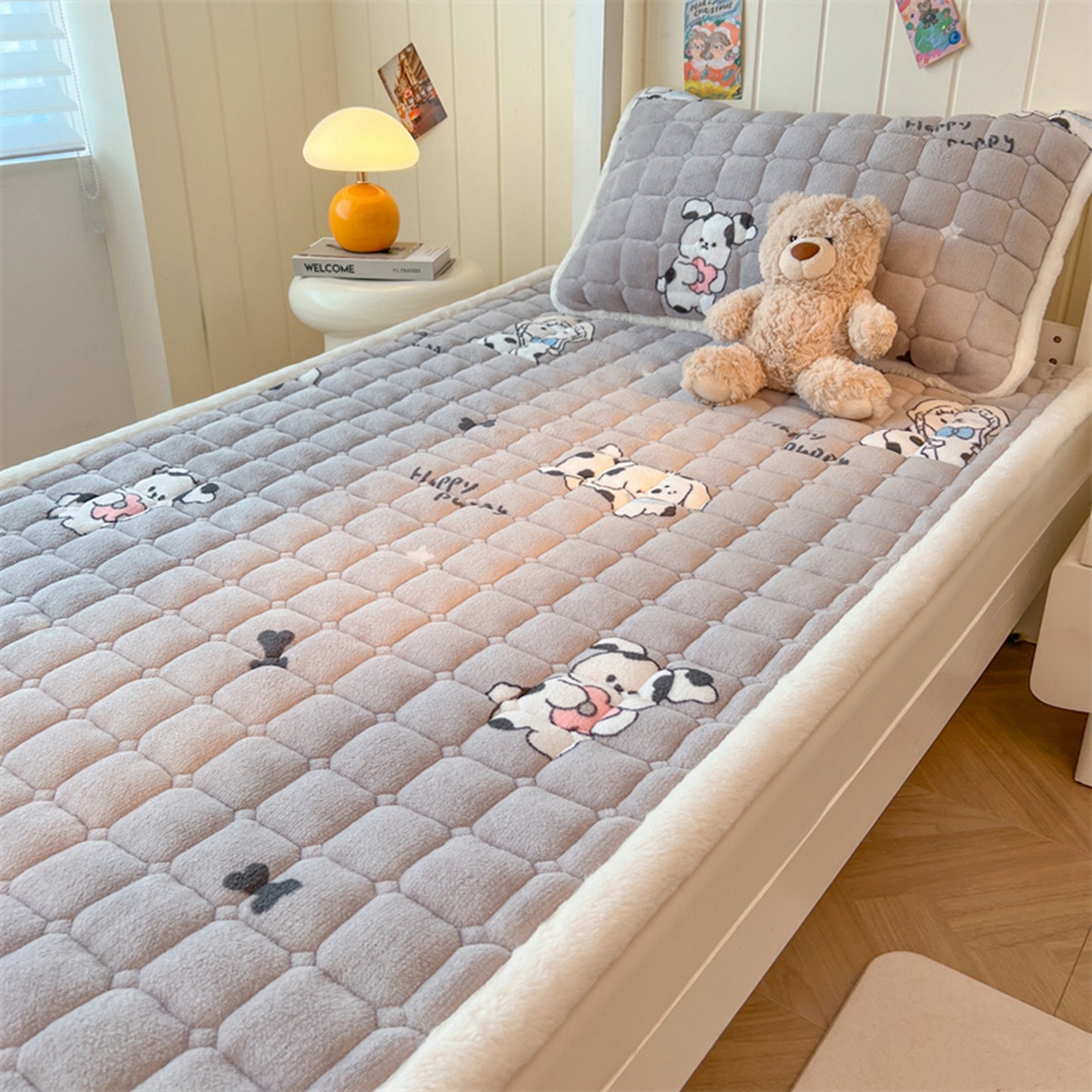 91家纺网 家纺一手货源 找家纺 喜居 2025新款印花牛奶绒夹棉床褥垫床垫子褥子 调皮点点