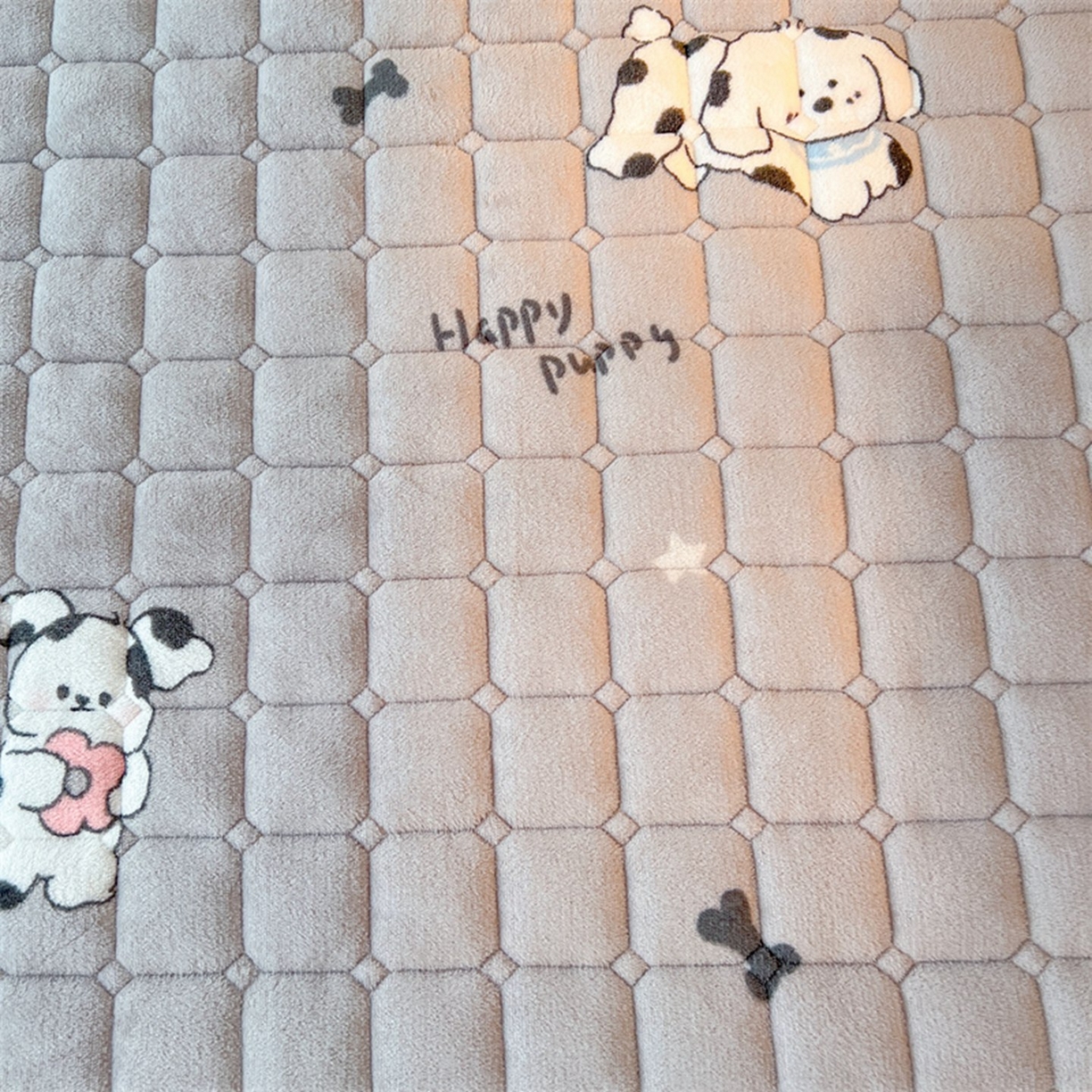 91家纺网 家纺一手货源 找家纺 喜居 2025新款印花牛奶绒夹棉床褥垫床垫子褥子 调皮点点