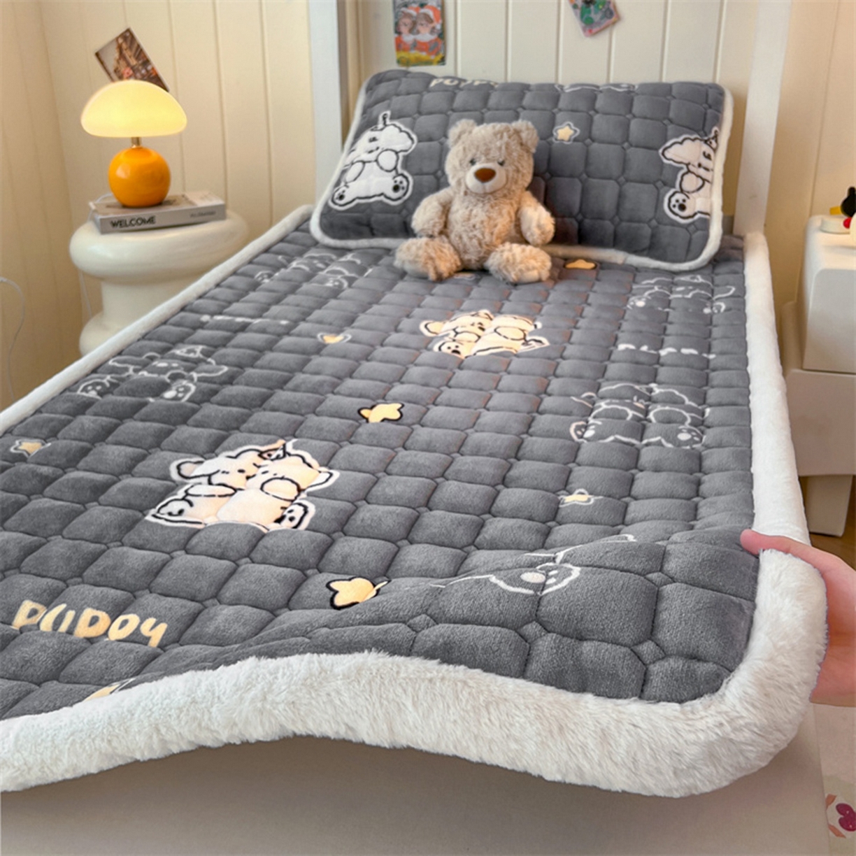 91家纺网 家纺一手货源 找家纺 喜居 2025新款印花牛奶绒夹棉床褥垫床垫子褥子 嘟嘟狗