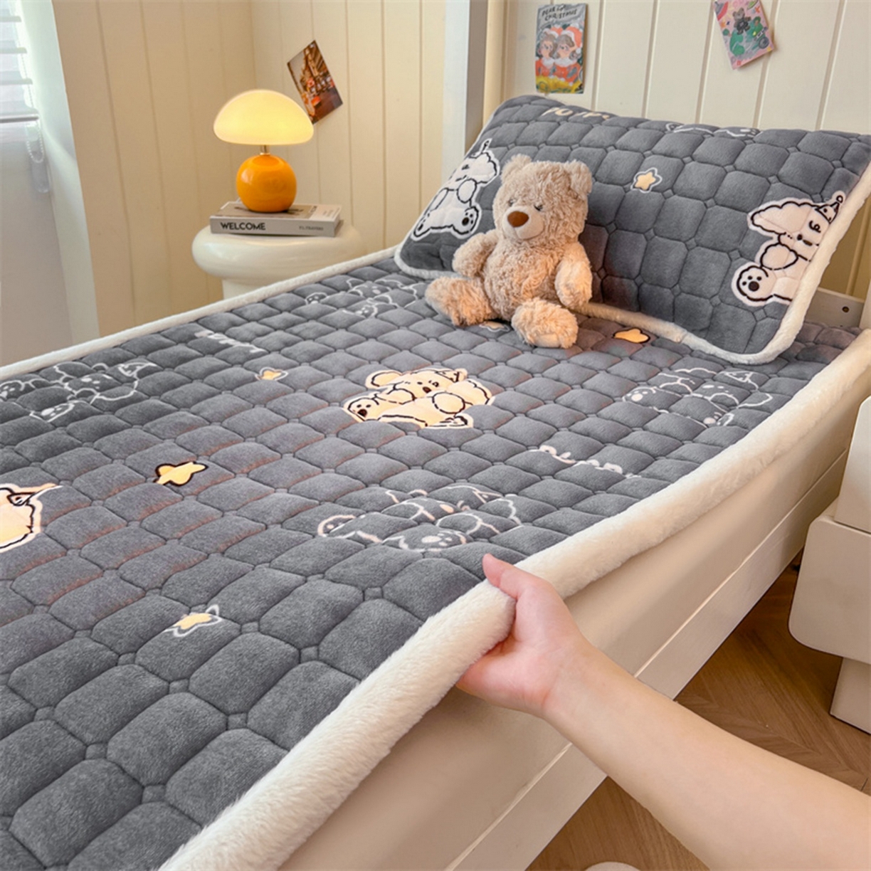 91家纺网 家纺一手货源 找家纺 喜居 2025新款印花牛奶绒夹棉床褥垫床垫子褥子 嘟嘟狗